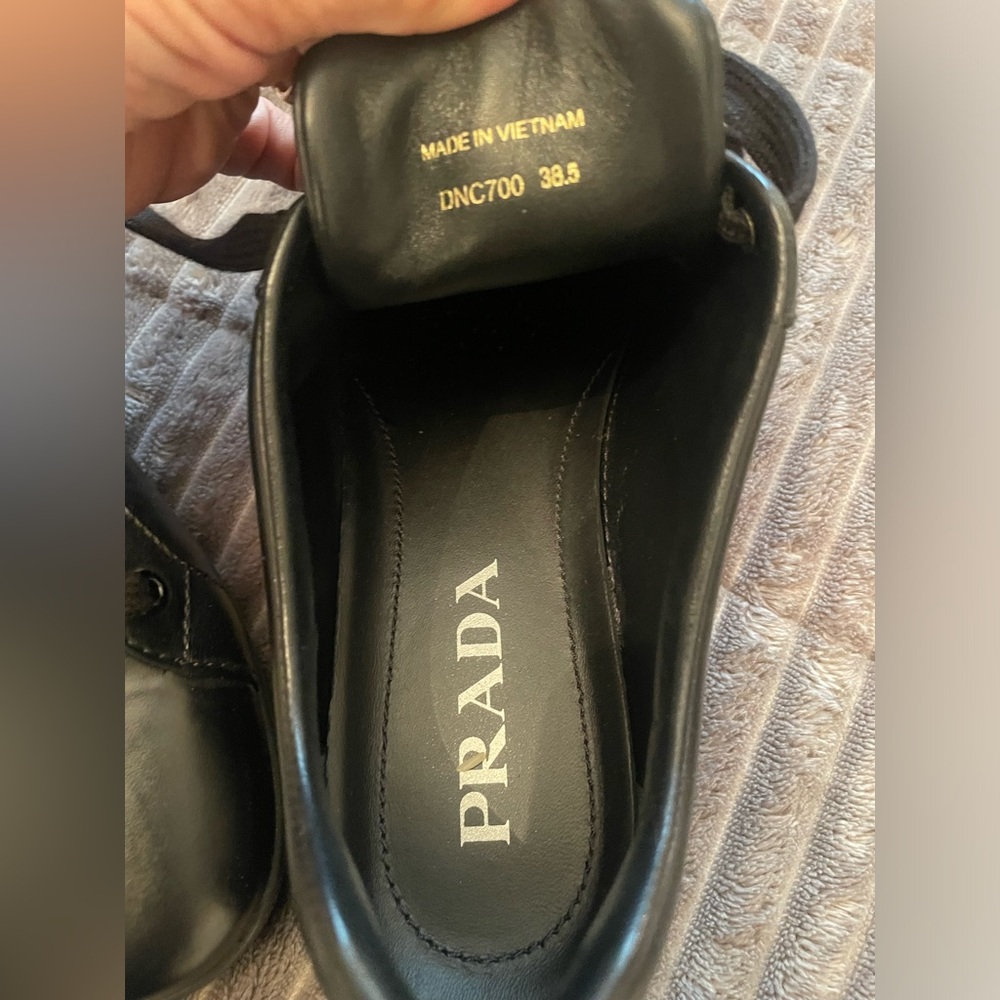 Prada 8.5 - Picture 2 of 4
